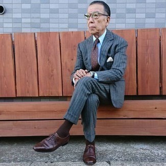 С чем носить коричневый галстук в горошек мужчине