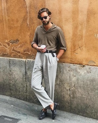 С чем носить коричневый свитер с воротником поло мужчине