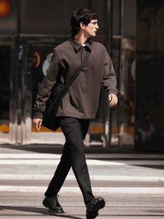 С чем носить коричневый свитер с воротником поло мужчине