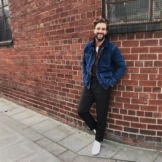 Какие куртки-рубашки носить с коричневой футболкой-поло мужчине