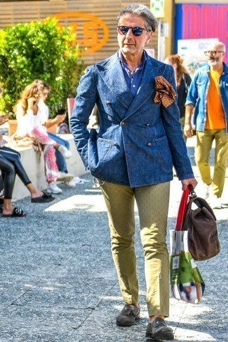 С чем носить коричневый нагрудный платок с принтом