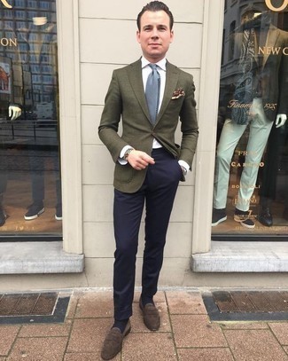 С чем носить коричневый нагрудный платок с принтом