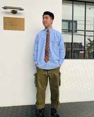 С чем носить коричневый галстук с принтом мужчине