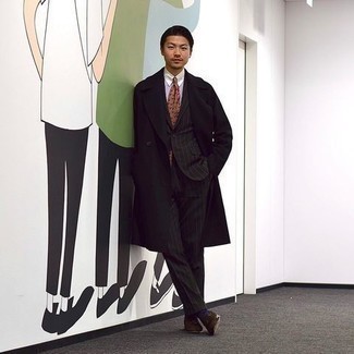 С чем носить коричневый галстук с принтом мужчине