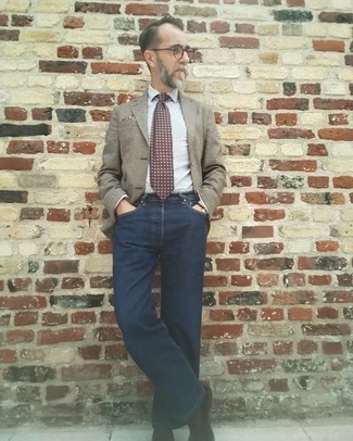 С чем носить коричневый галстук с принтом мужчине