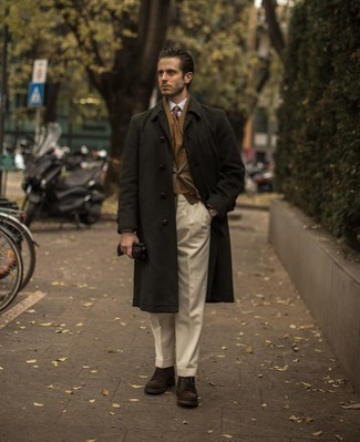 С чем носить коричневый галстук с принтом мужчине