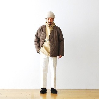 С чем носить коричневый стеганый бомбер мужчине