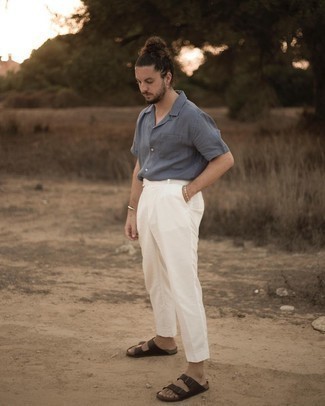 Какие брюки чинос носить с коричневыми сандалиями