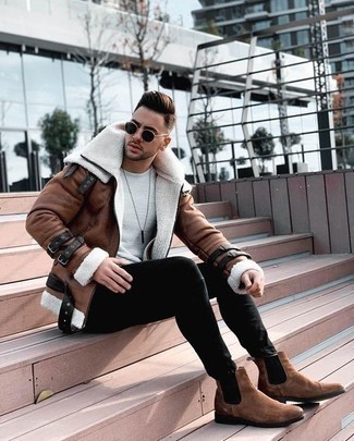 С чем носить коричневую короткую дубленку мужчине