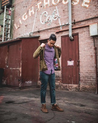 С чем носить коричневую куртку-рубашку мужчине