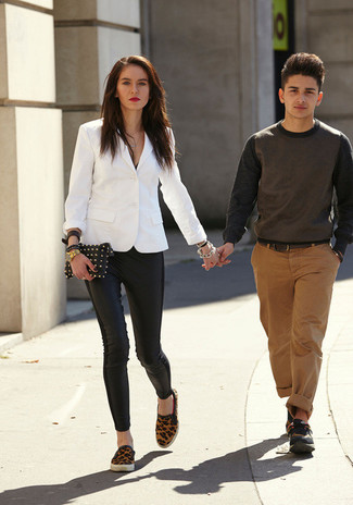 С чем носить коричневые слипоны женщине