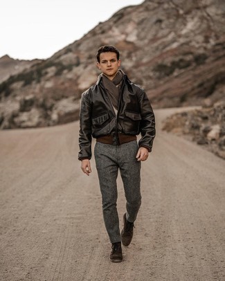 С чем носить коричневые замшевые повседневные ботинки мужчине