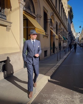 С чем носить коричневые замшевые туфли дерби