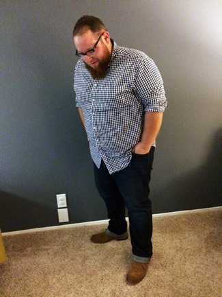 С чем носить коричневые замшевые ботинки дезерты