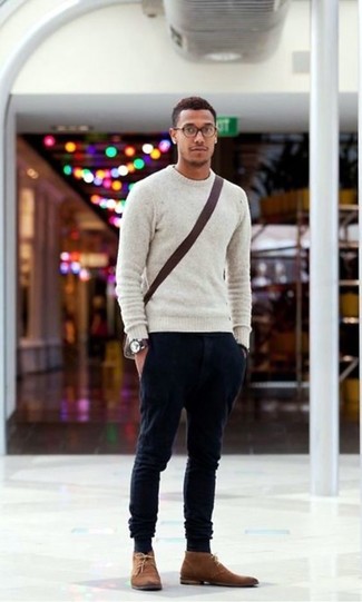 С чем носить коричневые замшевые ботинки дезерты