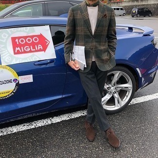 С чем носить коричневые замшевые ботинки дезерты