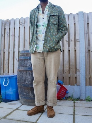 С чем носить коричневые замшевые ботинки дезерты