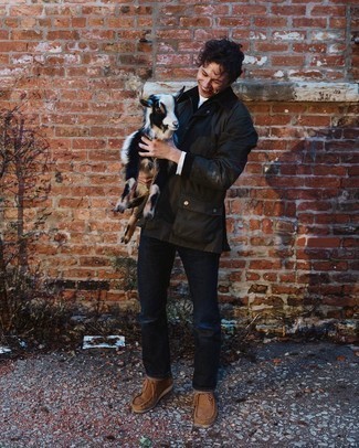 С чем носить коричневые замшевые ботинки дезерты