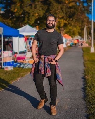 С чем носить коричневые замшевые ботинки дезерты