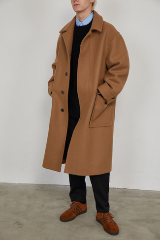 С чем носить коричневые замшевые низкие кеды мужчине