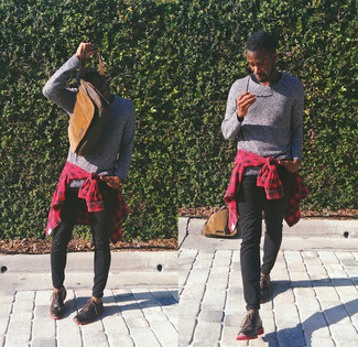 С чем носить коричневую замшевую сумку почтальона