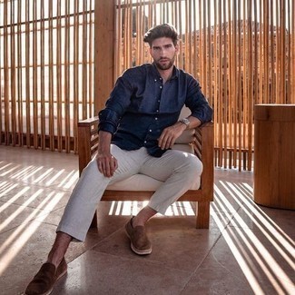 С чем носить коричневые замшевые слипоны мужчине