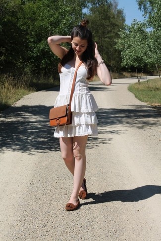 С чем носить коричневые замшевые лоферы с кисточками женщине