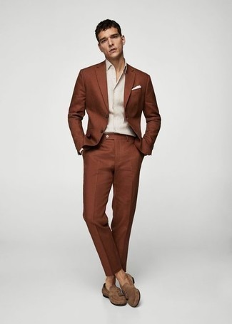 С чем носить коричневые замшевые лоферы с кисточками