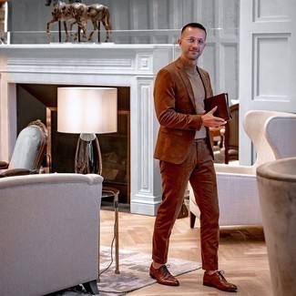 Какие туфли дерби носить с коричневым костюмом