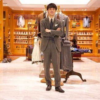 С чем носить коричневый костюм