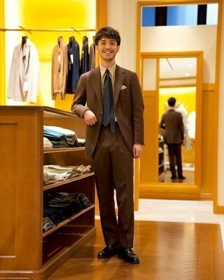 Какие лоферы носить с коричневым костюмом