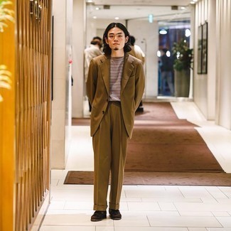 Какие лоферы с кисточками носить с коричневым костюмом