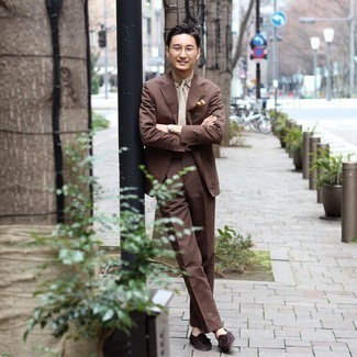 Какие лоферы с кисточками носить с коричневым костюмом