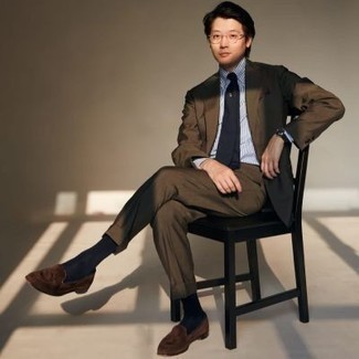 Какие лоферы с кисточками носить с коричневым костюмом