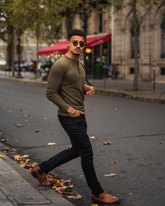 С чем носить коричневые солнцезащитные очки мужчине