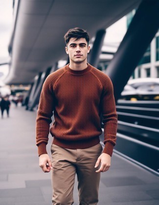 С чем носить коричневый свитер мужчине