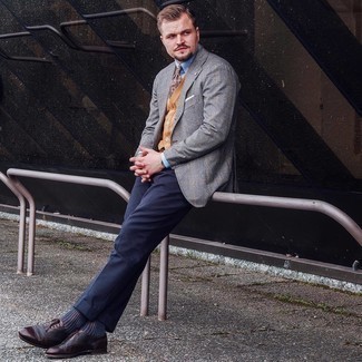 Какие броги носить с коричневым трикотажным жилетом