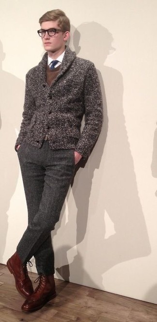 С чем носить коричневый трикотажный жилет мужчине