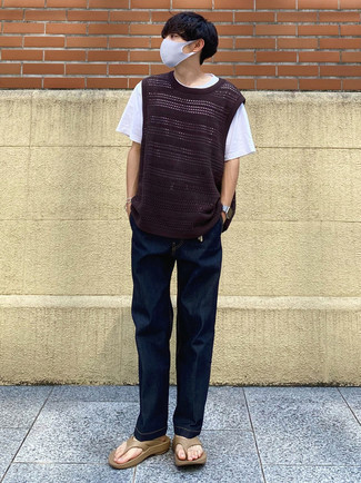 С чем носить коричневый трикотажный жилет мужчине