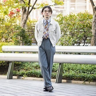 Какие джинсовые куртки носить с коричневыми лоферами с кисточками