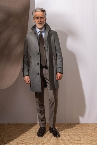 Какие дождевики носить с коричневыми лоферами с кисточками