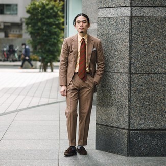 Какие костюмы носить с коричневыми лоферами с кисточками