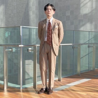 Какие костюмы носить с коричневыми лоферами с кисточками