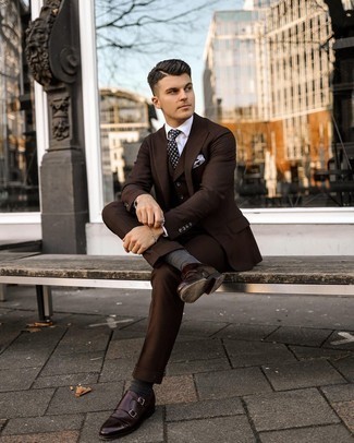 Как носить коричневый костюм-тройку с коричневыми кожаными монками