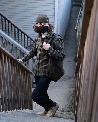 С чем носить коричневую большую сумку мужчине