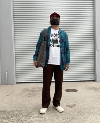 С чем носить коричневую большую сумку мужчине