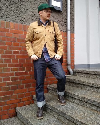 С чем носить коричневую большую сумку мужчине