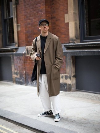 Какие брюки чинос носить с коричневым плащом