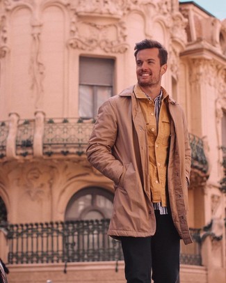 С чем носить коричневый плащ мужчине