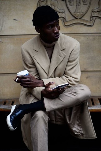 Как носить коричневую водолазку с бежевым длинным пальто